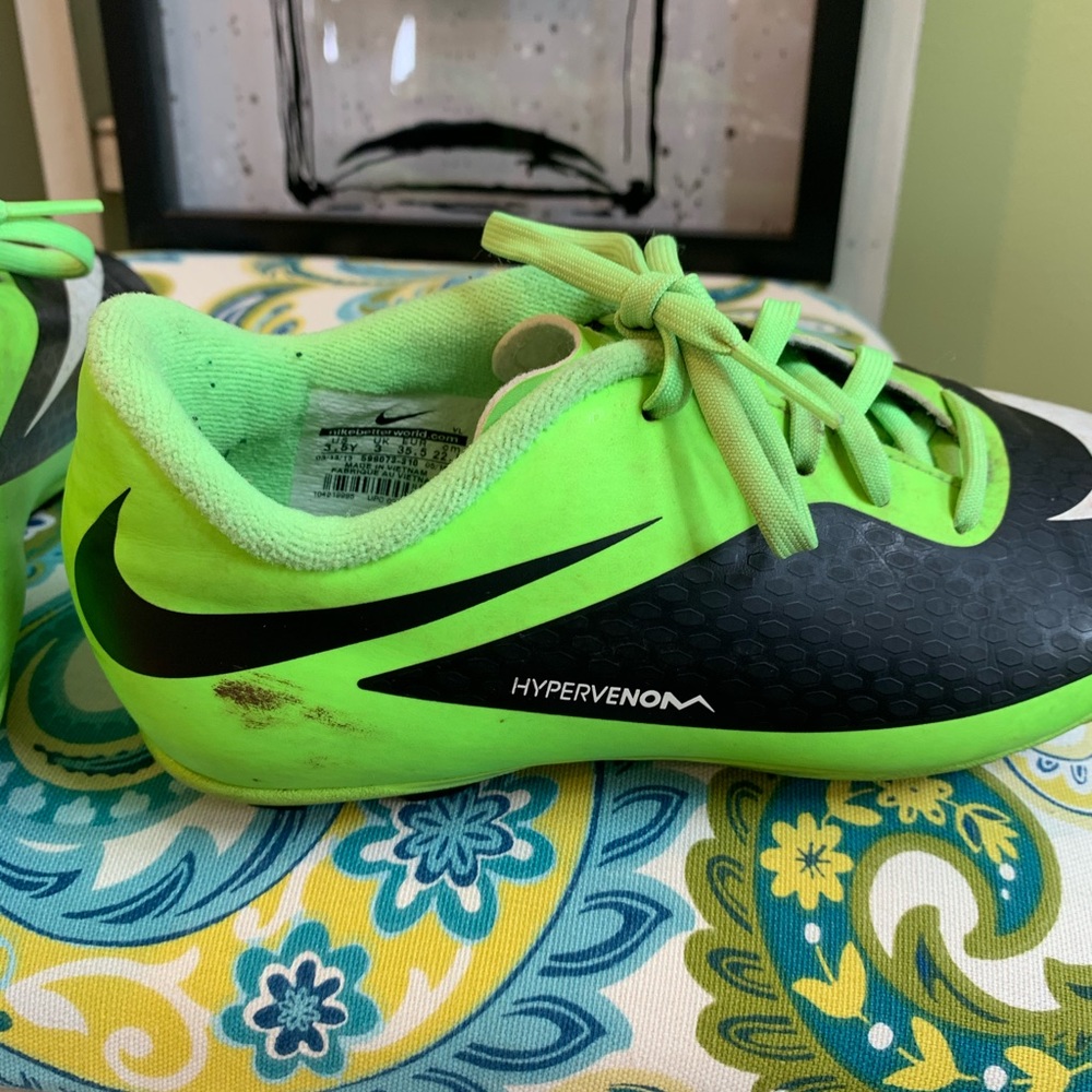 NIKE SHOES - Picture 10 of 10